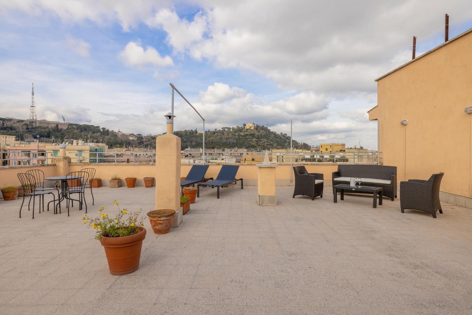 Top Floor Apt With Rooftop Terrace Near St. Peter Rzym Zewnętrze zdjęcie